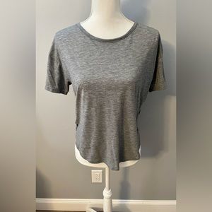 Like New Heather Gray Under Armor Work Out Top